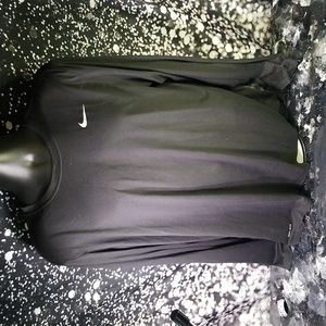 The nike tee xl long sleeve